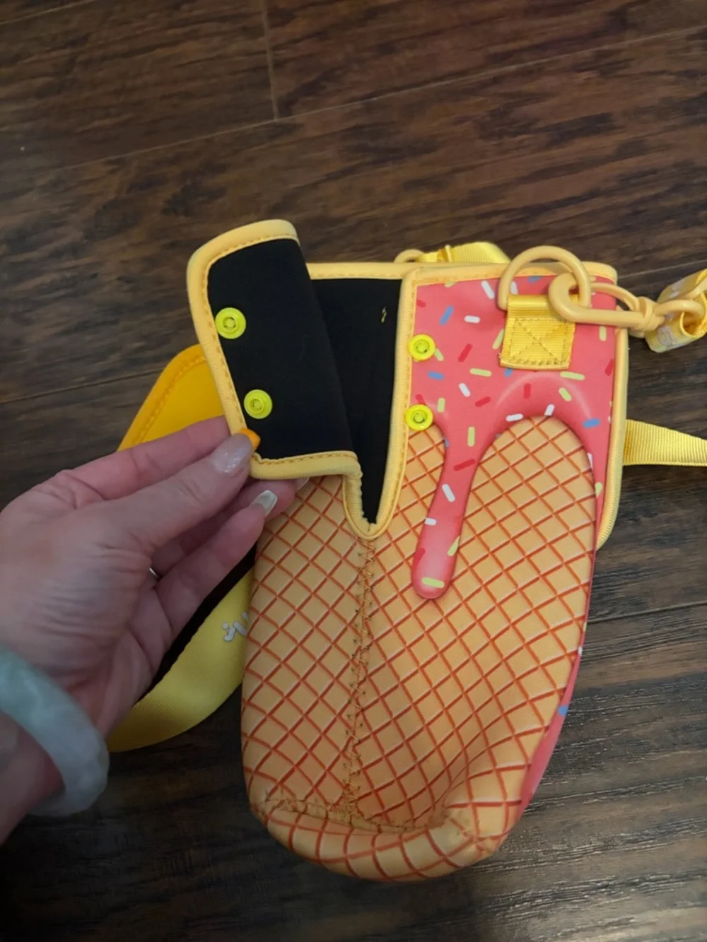 Juggy Ice Cream Cone Crossbody Bag - Yellow & Pink - Picture 4 of 6